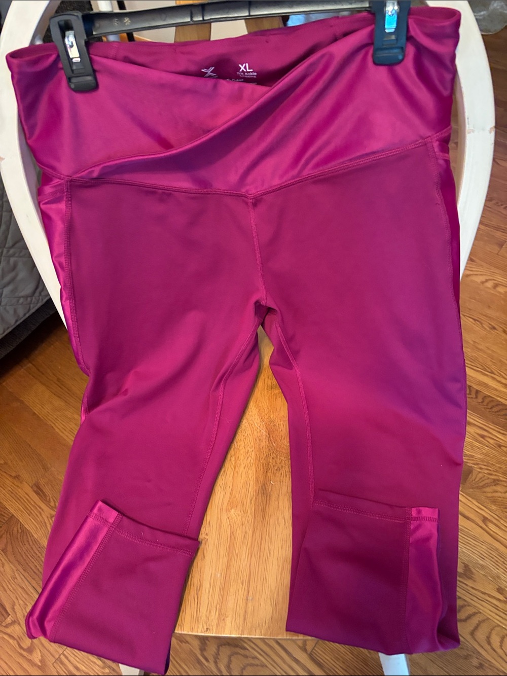 Xersion women’s Capri Leggings - Magenta